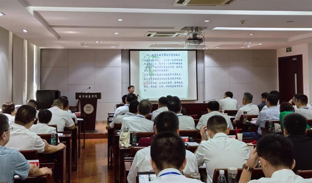 強(qiáng)化“三項(xiàng)能力”,激發(fā)創(chuàng)新活力！ 濟(jì)南產(chǎn)發(fā)集團(tuán)中層干部企業(yè)治理及經(jīng)營(yíng) 管理提升研修班第一期結(jié)業(yè)
